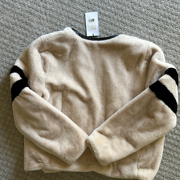 BNWT Bailey 44 Sullivan jacket. This furry soft jacket in abeautiful ivory black - Picture 5 of 5
